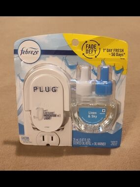 NWT!! Febreze Plug Linen & Sky Scented Oil Warmer Refill